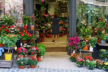 Afwasbaar Fotobehang Bloemenwinkel F, Bourgondië, Arnay-le-Duc, mooie ingang van een bloemenwinkel in de oude stad