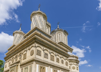 Obraz premium Detail of the top of the Curtea de Arges Monastery and Cathedral on a sunny day, Romania