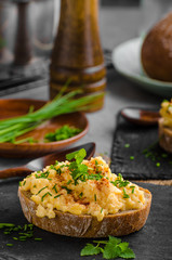 Scrambledd eggs with chive and chilli