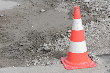 Kegel auf Strasse bei Baustelle zur Absperrung