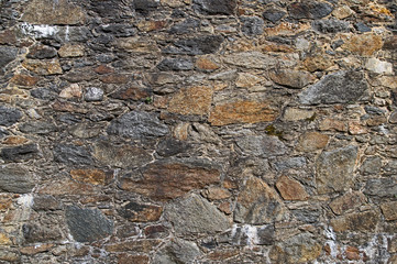 Zabytkowy kamienny mur.