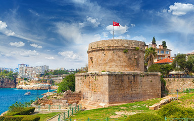 Naklejka premium Wieża Hidirlik w Antalyi, Turcja