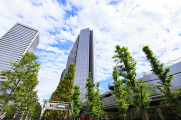 Fototapeta premium 大阪ビジネスパーク -高層ビルと地下鉄入口-