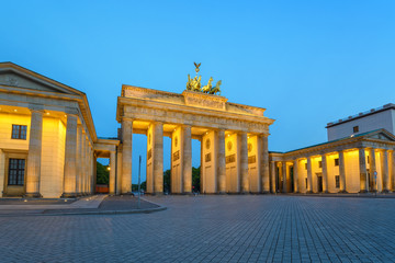 Obraz premium Brandenburg Gate (Brandenburger Tor) at night, Berlin, Germany