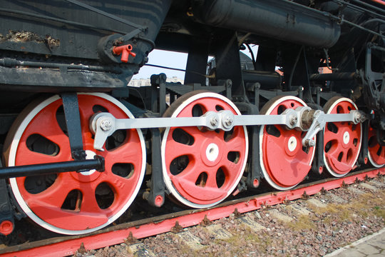wheels of vintage steam locomotive