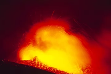 Papier Peint photo Lavable Volcan Etna en éruption, fontaine de lave