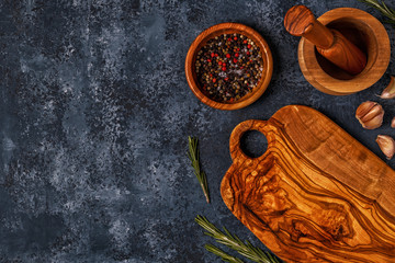 Cutting board and spice for cooking.