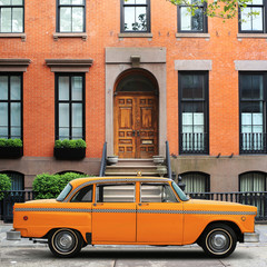 Fototapeta na wymiar Taxi, retro car yellow color on the New York street