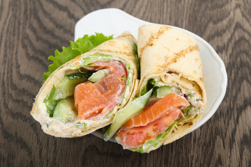 Salmon bread roll