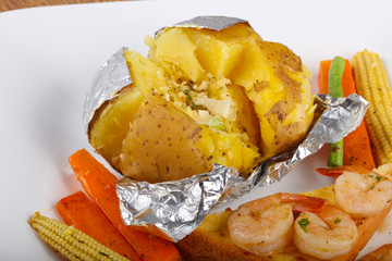 Baked potato with shrimps