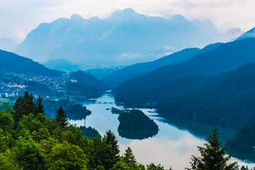 Obraz premium Lago di Pieve di Cadore