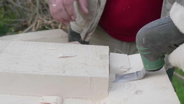 Carpenter's work with elecrical portable chisel