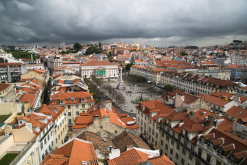 Fototapeta na wymiar Lisbona dall'alto, piazza del Rossio