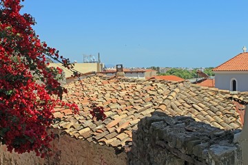 Grèce, toit en vieilles tuiles ville de Nafpaktos