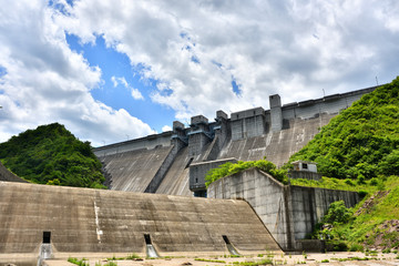 Fototapeta na wymiar 下から見た八田原ダム(2017年6月)