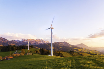 Windkraftanlage Entlebuch im Abendlicht