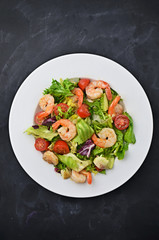 Fresh salad with prawns