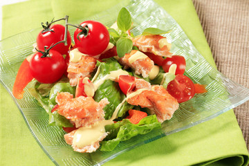 Salmon salad with Hollandaise sauce