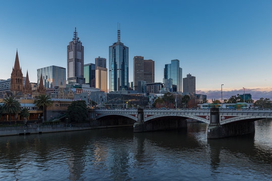 Melbourne city skyline © Lambros