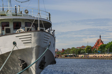 RIVER BOAT - Small ship moored at the embankment of a promenade   © Wojciech Wrzesień