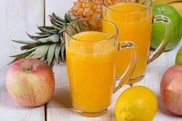Натуральный фруктовый сок,фрукты
