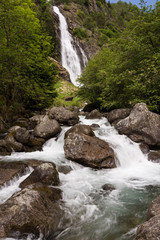 Fototapeta na wymiar Partschinser Wasserfall im südtiroler Vinschgau
