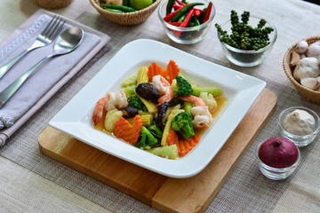 Stir fried mixed vegetables with shrimp