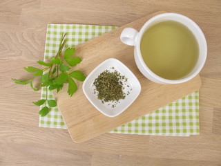 Tee mit Liebstöckel