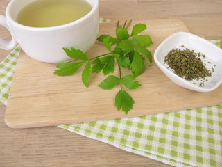 Tee mit Liebstöckel