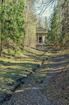 Mausoleum to Husband-Benefactor in Pavlovsk Park.