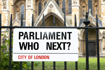 Obraz premium Parliament, who next? London Street sign