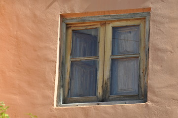 Fototapeta na wymiar Altes Holzfenster