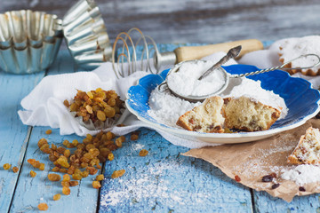 Home-made baking: Cupcakes with raisins and sugar powder