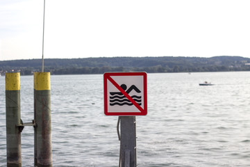 Schwimmen verboten