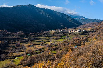 Fototapeta na wymiar Pyrenees Valley
