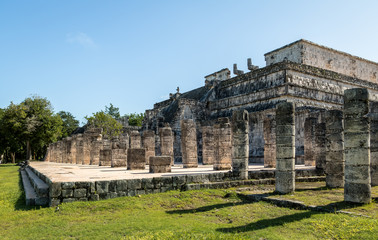 Fototapeta premium Temple of the Warriors (Templo de los Guerreros) at Chichen Itza Mayan Ruins - Yucatan, Mexico