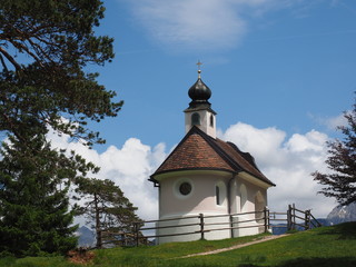 Fototapeta na wymiar Kapelle bei Mittenwald, Bayern 