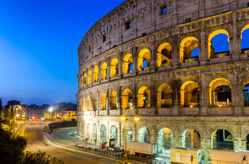 Obrazy na Szkle  Widok Koloseum w Rzymie o wschodzie słońca, Włochy, Europa