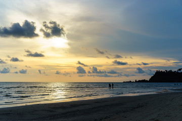 Obraz premium The beautiful sea with sunset