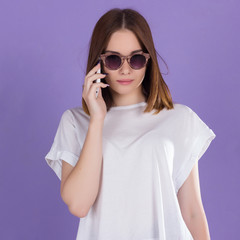 Naklejka premium Young happy pretty girl with smartphone 