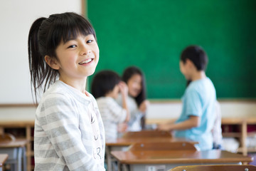 教室の小学生