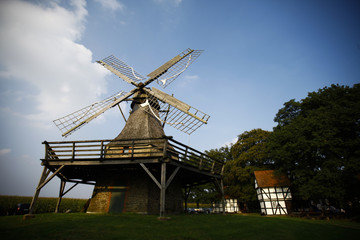 Obraz premium Old windmill is standing outside