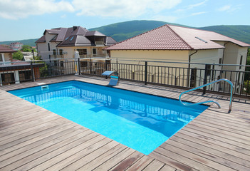 Fototapeta na wymiar Swimming pool on the roof