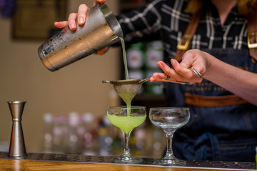 Fototapeta na wymiar Bartender makes a cocktail