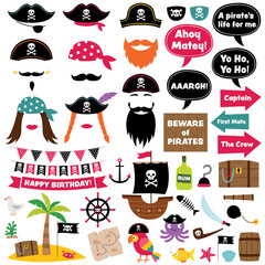 Pirate party decoration and photo booth props © lattesmile