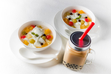 杏仁豆腐とタピオカ　Chinese sweets Almond jelly and tapioca