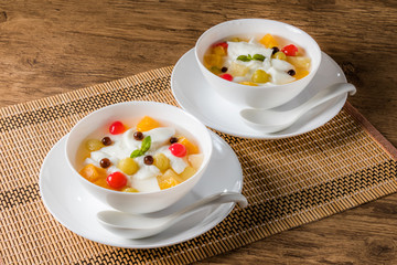 杏仁豆腐とタピオカ　Chinese sweets Almond jelly and tapioca