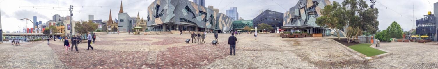MELBOURNE - NOVEMBER 2015: Panoramic view of Federation Square. Melbourne attracts 10 million tourists annually - obrazy, fototapety, plakaty