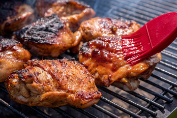 Grilled chicken thigh on the grill - obrazy, fototapety, plakaty