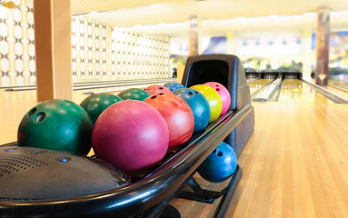Naklejka na ściany i meble Colorful bowling balls in return machine